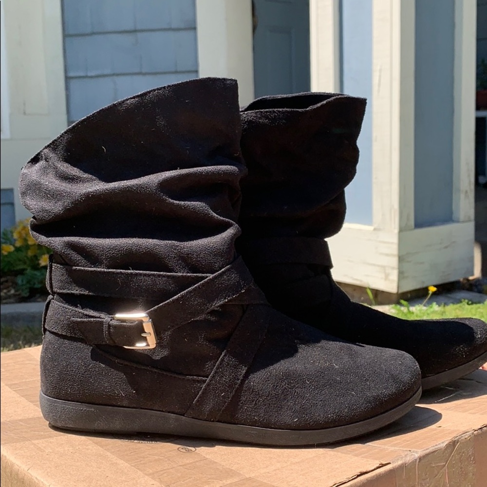 Black boots with strap